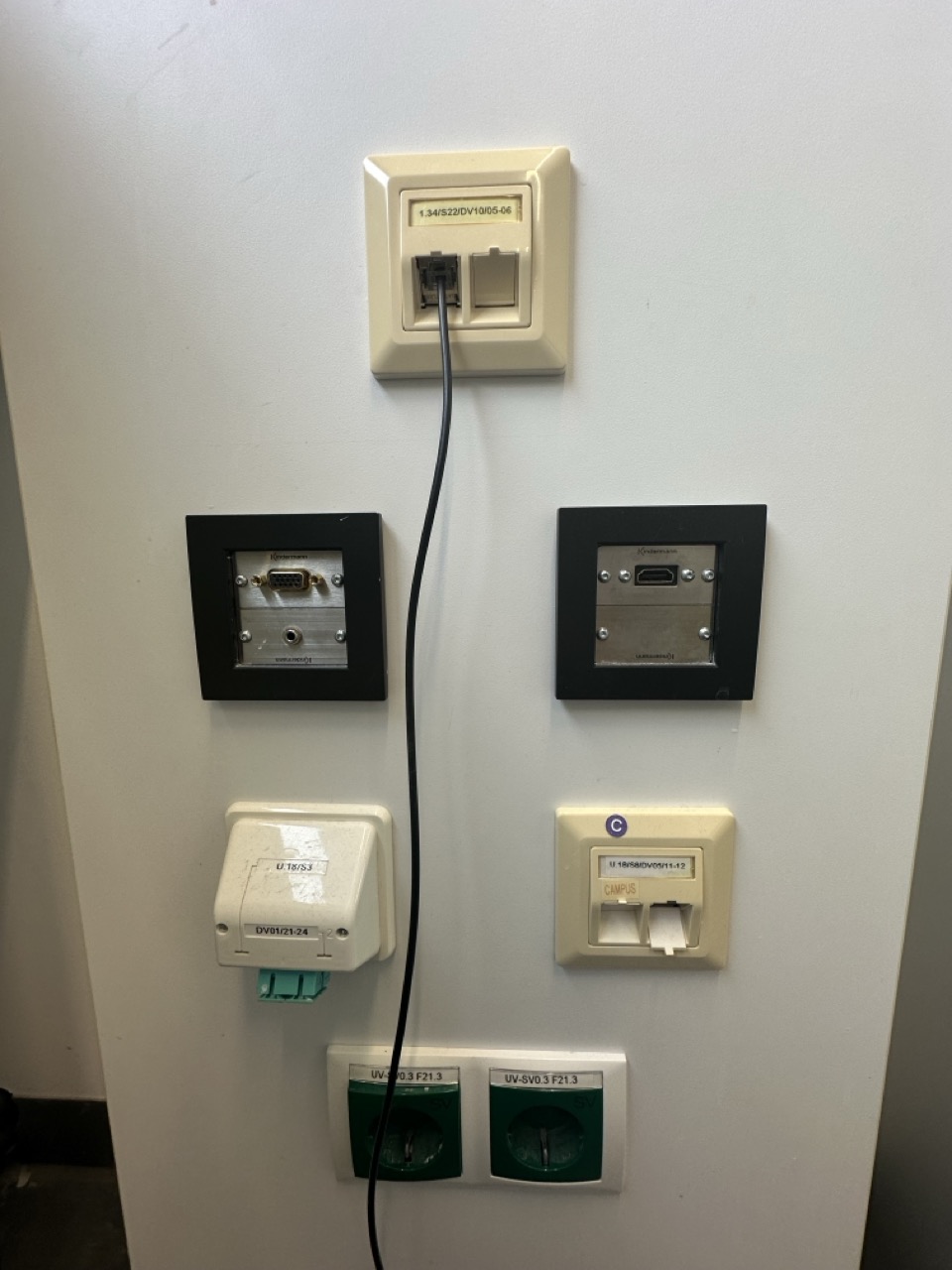 connectors in the seminar rooms